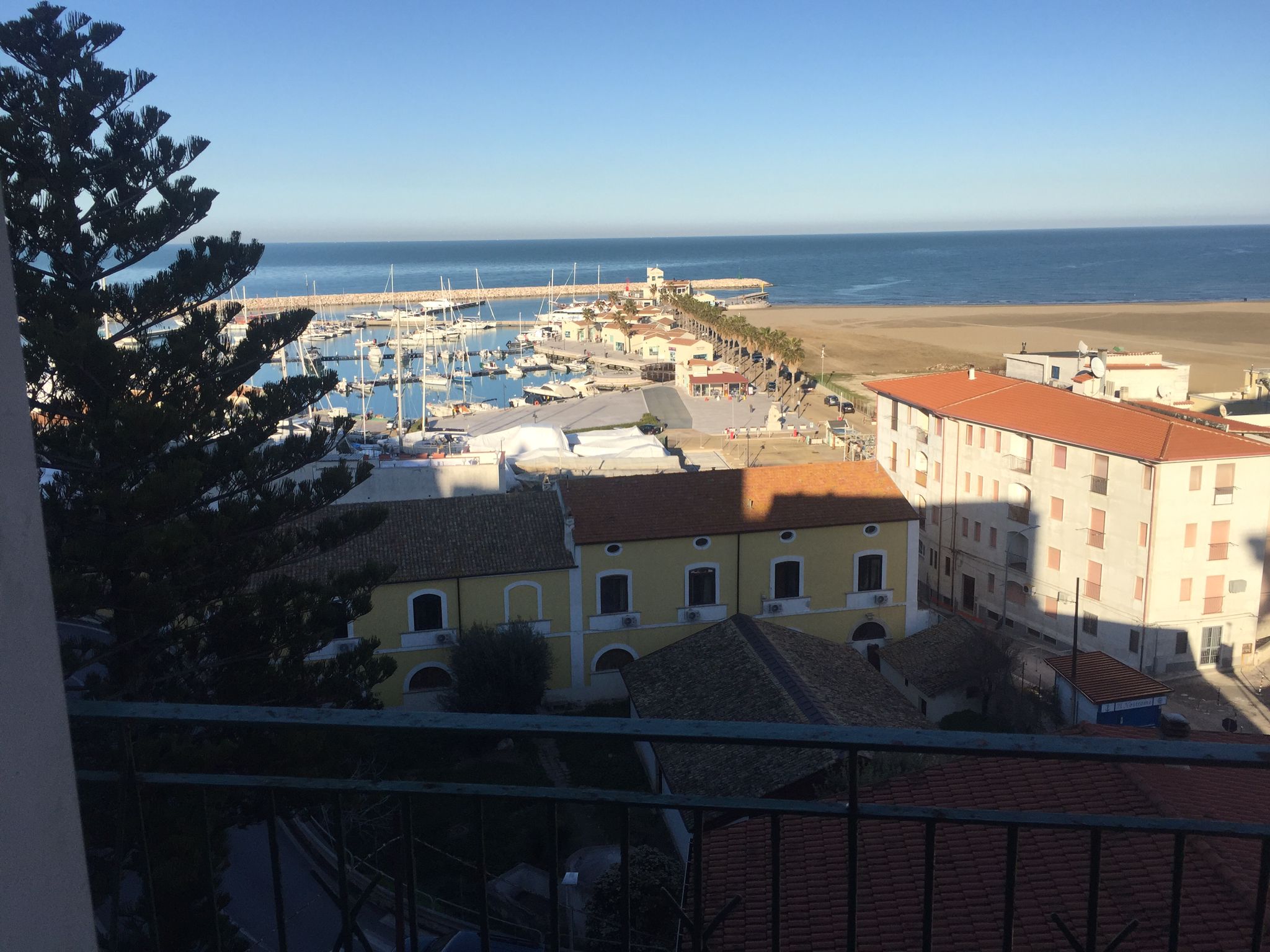 Il mare visto dal balcone